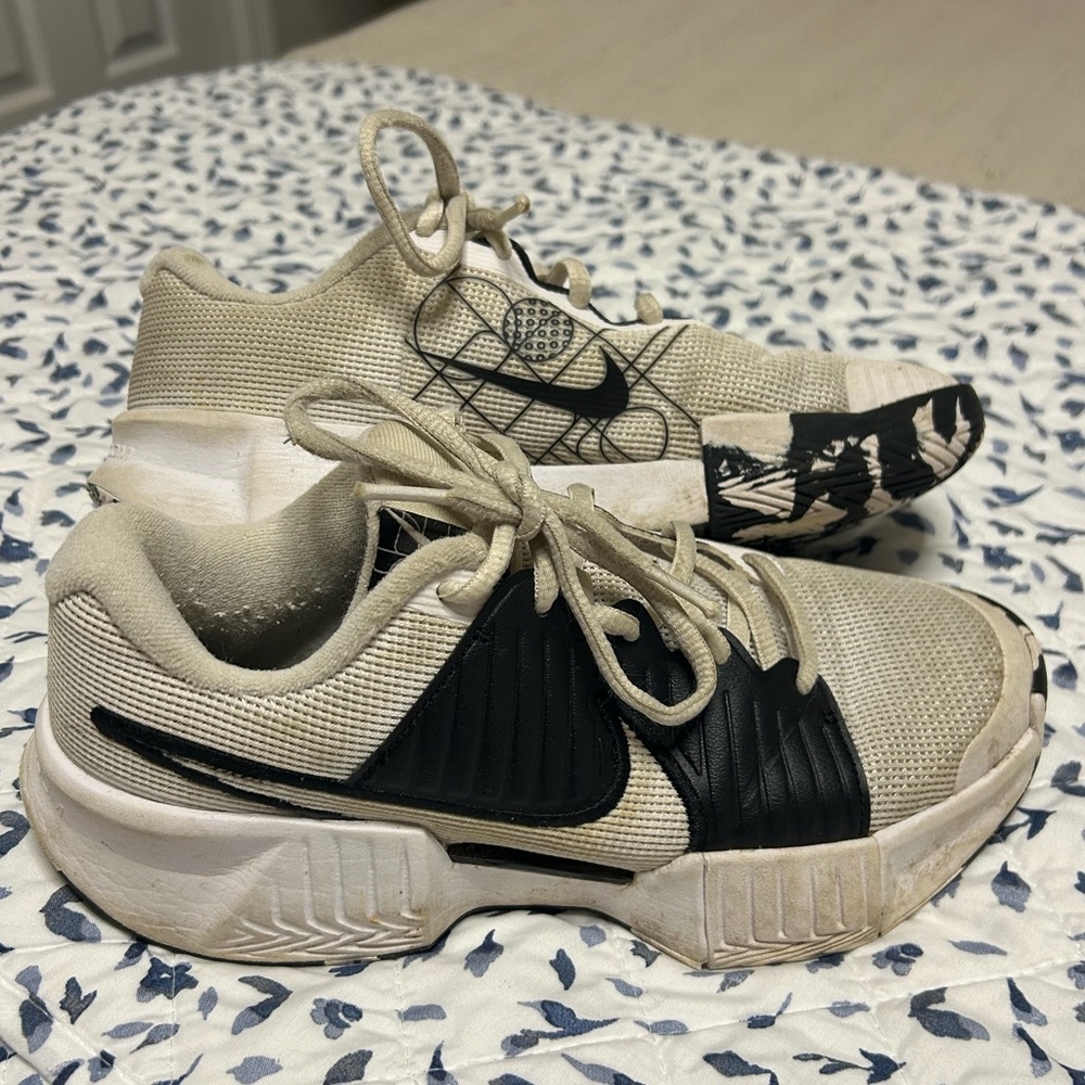 Nike Women's Zoom Challenge Pickleball Shoes